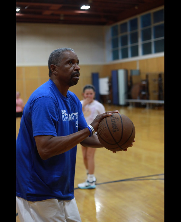 Small group basketball training with players working together